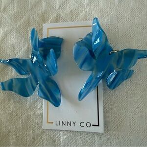 NEW by Linny Co pair of Blue Flora Statement Earrings!
